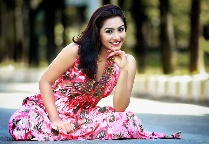 নিজের মতো করে বাঁচুন