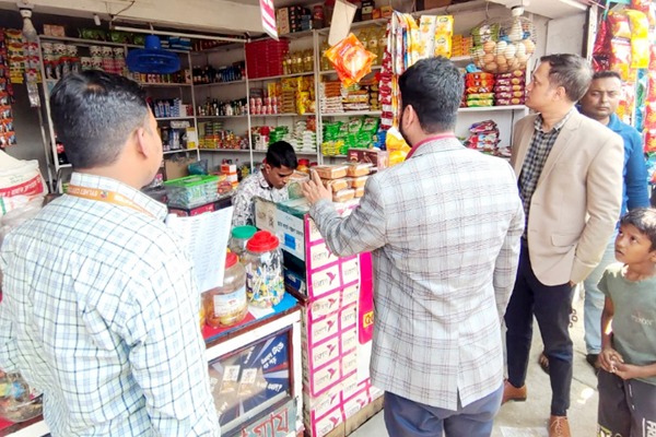 সিসিকের অভিযানে দোকান সিলগালা ও জরিমানা আদায়