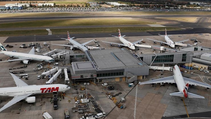 সাবস্টেশনে অগ্নিকাণ্ডে বিদ্যুৎ বিভ্রাটে হিথ্রো বিমানবন্দর বন্ধ