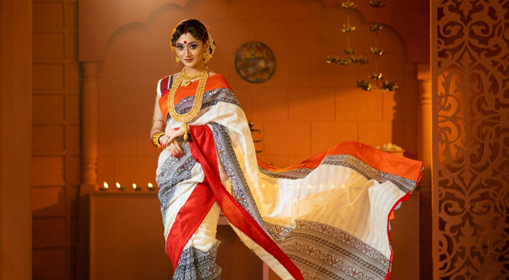 পূজার সাজের পূর্ণতায়
