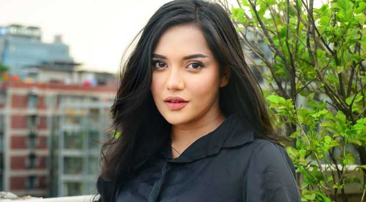 রাস্তায় ভিক্ষা করছেন মাহি?