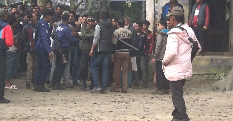 বানিয়াচংয়ে জাল ভোট : স্বতন্ত্র ও নৌকার সমর্থকদের হাতাহাতি