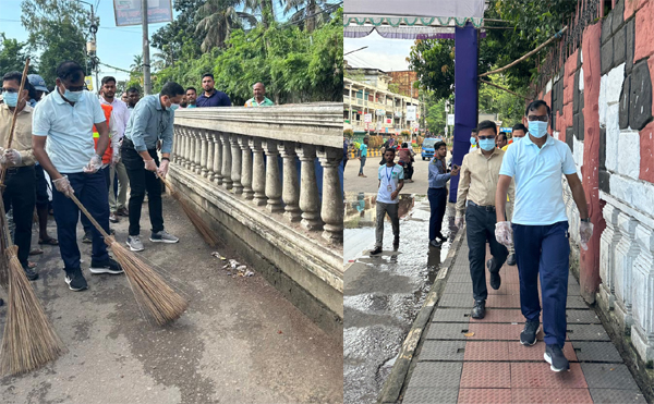 ঝাড়ু হাতে রাস্তায় ডিসি, পরিচ্ছন্নতায় ব্যতিক্রমী উদ্যোগ