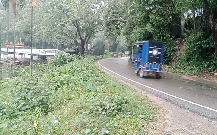 ঢাকাদক্ষিণ-ভাদেশ্বর সড়কের বেহাল দশা