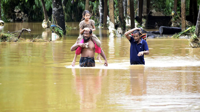 সিলেটে চারলাখ মানুষ পানিবন্দী, বন্ধের পথে বিদ্যুৎ কেন্দ্র