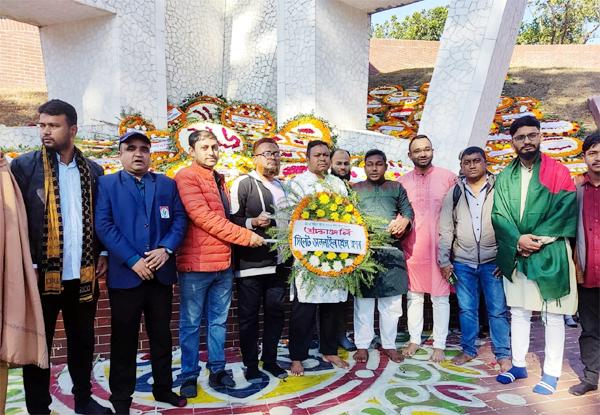 বিজয় দিবসে শহীদ মিনারে অনলাইন প্রেসক্লাবের শ্রদ্ধা নিবেদন
