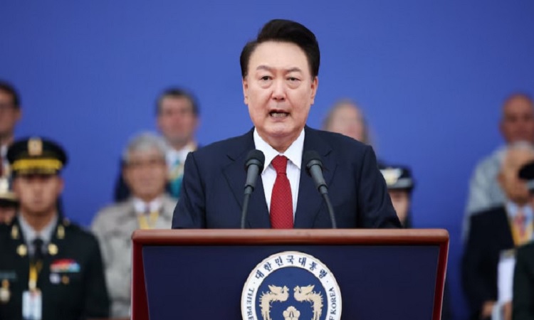 দক্ষিণ কোরিয়ায় সামরিক আইন জারি