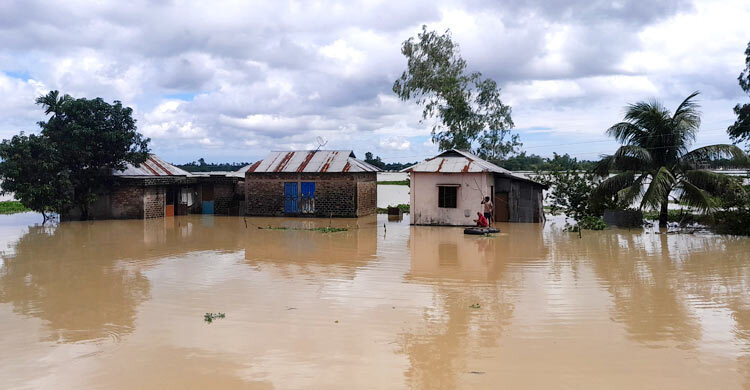 ভয়াবহ বন্যায় ১৩ জনের মৃত্যু