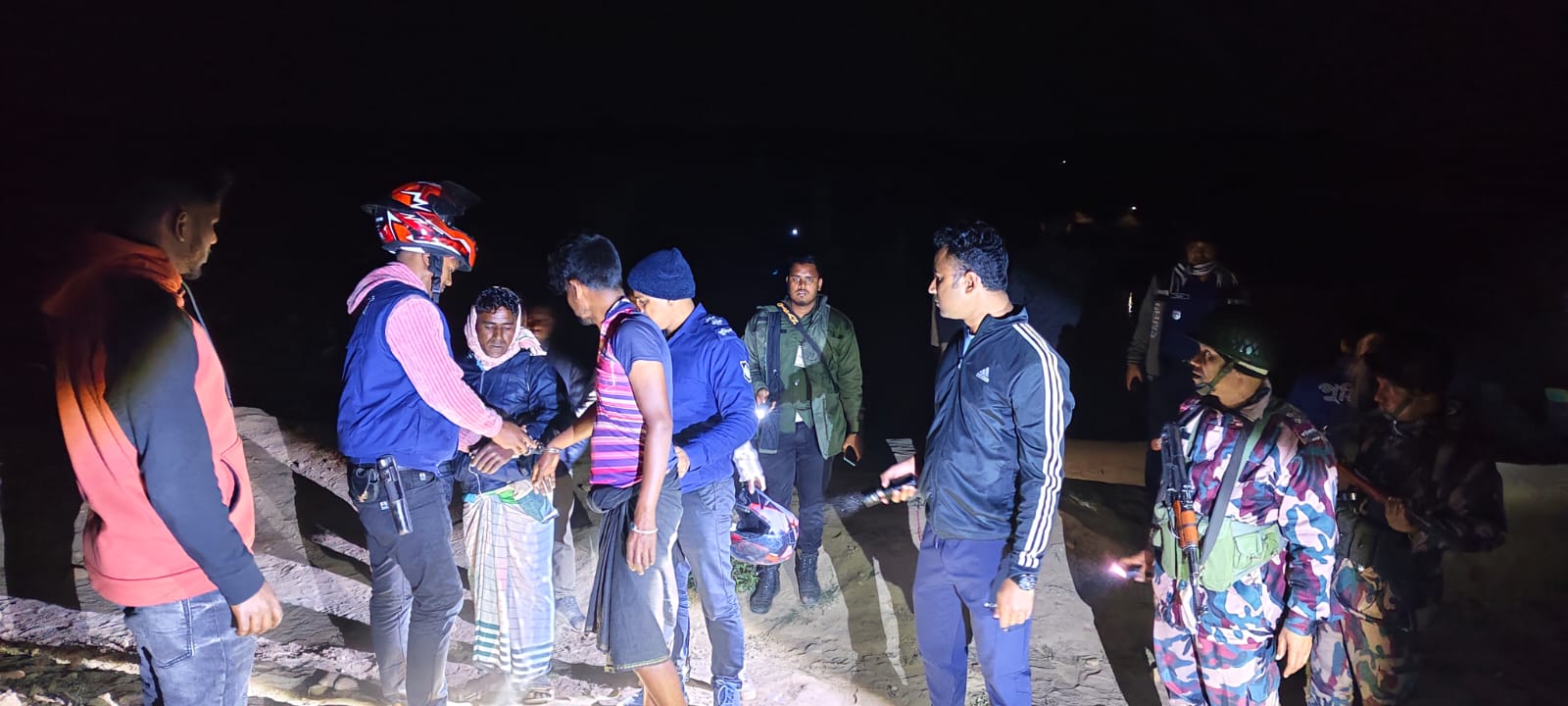গভীর রাতে জাফলংয়ে টাস্কফোর্সের অভিযান, আটক ১১