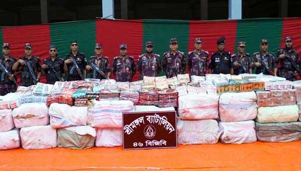 রেলস্টেশন থেকে ৩ কোটি টাকার ভারতীয় শাড়ি-কসমেটিকস উদ্ধার