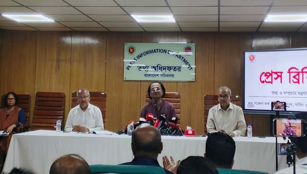 ভারতকেই শেখ হাসিনাকে হস্তান্তর করতে হবে: তথ্য উপদেষ্টা