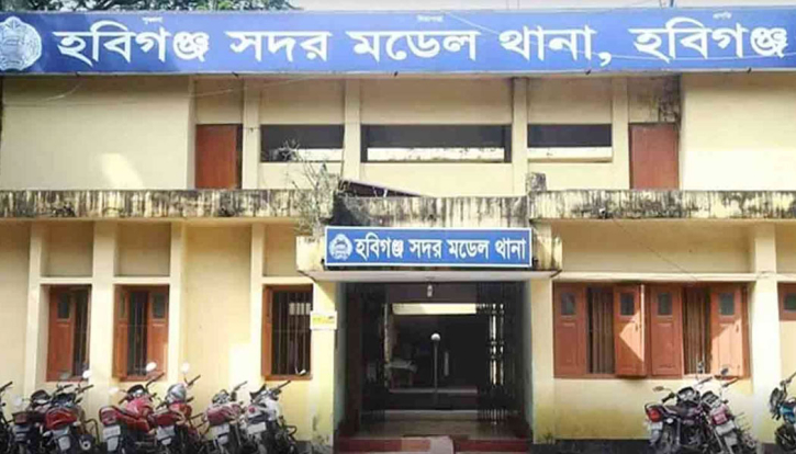 সিগারেটের ধোঁয়া নিয়ে সংঘর্ষ-ভাঙচুর, পুলিশসহ আহত ৩০