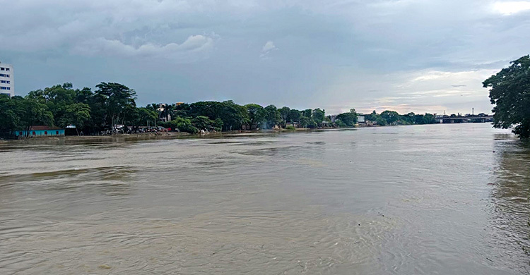টানা বৃষ্টিতে সিলেটের নদ-নদীর পানি বাড়ছে