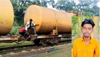 চলন্ত ট্রেনে থেকে লাফ, প্রাণ গেল যুবকের