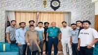 জাতীয় দলের ফুটবলার সাদ ও তাজকে ফুল দিয়ে বরণ করলেন মোগলাবাজার থানার ওসি