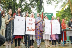 গানে গানে শিক্ষার্থীদের হত্যার প্রতিবাদ