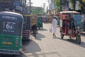 জগন্নাথপুরে ফুটপাতে দখল আর যত্রতত্র পার্কিংয়ে যানজট