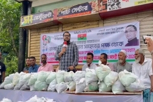 গোলাপগঞ্জে তারেক রহমানের পক্ষে তামিম ইয়াহয়ার ত্রাণ বিতরণ