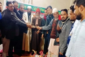 মাধবপুরে স্বচ্ছতা গ্রুপের উদ্যােগে মাদ্রাসা সহায়তা প্রদান