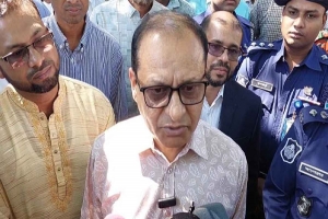 ‘প্রাথমিকে খুব বেশি সংস্করণ হবে না, বই পৌঁছাবে জানুয়ারিতেই'