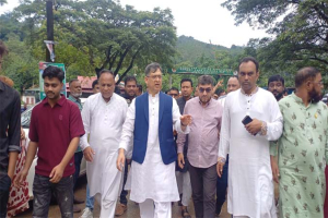 ডকুমেন্টারি করতে তামাবিলে সালাহউদ্দিন আহমেদ