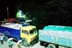 হবিগঞ্জে ৬ ট্রাকভর্তি ভারতীয় চিনি জব্দ:গ্রফতার ৬