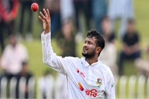 টেস্ট ও টি-টোয়েন্টি থেকে অবসরের ঘোষণা দিলেন সাকিব
