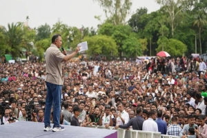 এক বছরের মধ্যে সব নারী চা শ্রমিকের হাতে ফ্যামিলি কার্ড পৌঁছাবে : প্রধানমন্ত্রী এক বছরের মধ্যে সব নারী চা শ্রমিকের হাতে ফ্যামিলি কার্ড পৌঁছাবে : প্রধানমন্ত্রী