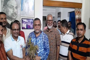 মনোনয়ন পেয়ে প্রতিদ্বন্দ্বী প্রার্থীদের বাড়ি গেলেন জিকে গউছ