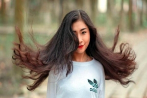 চুলের আগা ফেটে যায়?