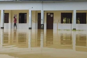 গোলাপগঞ্জে বন্যা অপরিবর্তিত: পাঠদান বন্ধ শতাধিক স্কুলে