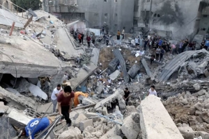 ইসরায়েলি হামলা একদিনে ৮২ ফিলিস্তিনি নিহত