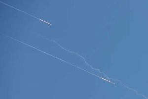 ইসরায়েলে নতুন করে ইরানের ক্ষেপণাস্ত্র হামলা