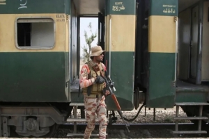 পাকিস্তানে ছিনতাই হওয়া ট্রেনের সব জিম্মি উদ্ধার, ৩৩ হামলাকারী নিহত