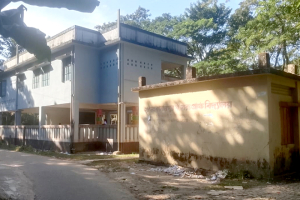 বিদ্যালয়ে সীমানা দেয়ালের অভাবে নিরাপত্তা ঝুঁকিতে শতাধিক শিক্ষার্থীরা
