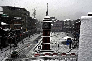 ভারী তুষারপাত: কাশ্মিরসহ ভারতের তিন রাজ্যে কমলা সতর্কতা