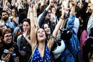 ঝুলন্ত পার্লামেন্টের মুখোমুখি ফ্রান্স