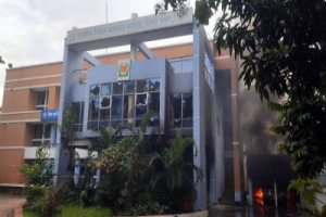 সিলেট নির্বাচনী কার্যালয়ে অগ্নিসংযোগ, আয়কর অফিস ভাঙচুর