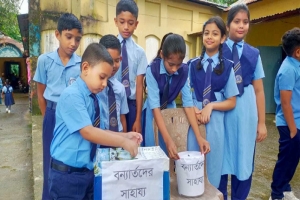 বন্যা দুর্গতদের অর্থ দিল সুনামগঞ্জের শিশু শিক্ষার্থীরা