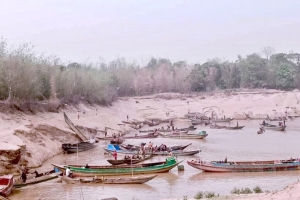 যাদুকাটা নদী দখল নিয়ে সংঘর্ষ, আহত ১০