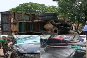 জৈন্তাপুরে ট্রাক-মাইক্রোবাস সংঘর্ষে চালকের হাত বিচ্ছিন্ন, আহত ৩