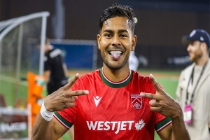 পাসপোর্টের অপেক্ষায় সামিত
