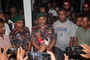 গোয়াইনঘাটে পূজা মন্ডপ পরিদর্শনে বিজিবি'র সিলেট সেক্টর কমান্ডার