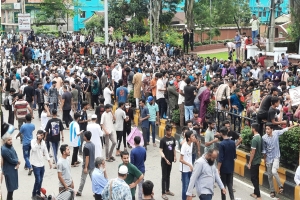 সিলেটের চোহাট্রা পয়েন্টে শিক্ষার্থীদের সড়ক অবরোধ