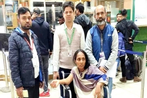 ওমান থেকে ভারসাম্য হারিয়ে দেশে ফিরলেন খালেদা