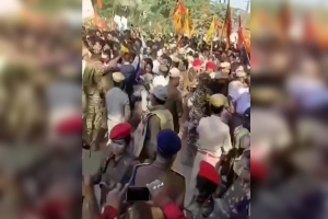 সুতারকান্দি সীমান্ত দিয়ে বাংলাদেশে প্রবেশের চেষ্টা করেছে হিন্দু মঞ্চের কয়েকশ’ নেতাকর্মীর 