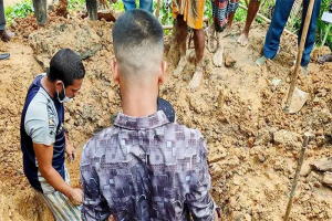 স্ত্রীকে হত্যার পর মাটিচাপা, ২০ দিন পর মরদেহ উদ্ধার স্ত্রীকে হত্যার পর মাটিচাপা, ২০ দিন পর মরদেহ উদ্ধার