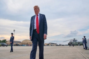 পায়ের নিচ ফোলা, দীর্ঘমেয়াদি সমস্যায় আক্রান্ত ট্রাম্প