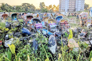 সিলেটের ডাম্পিং ইয়ার্ডে হাজারো যানবাহন, পড়ে থেকে নষ্ট হচ্ছে যন্ত্রাংশ
