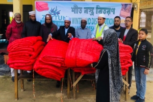লালাবাজারে জয়তুন ওয়েলফেয়ার ট্রাস্টের শীতবস্ত্র বিতরণ 